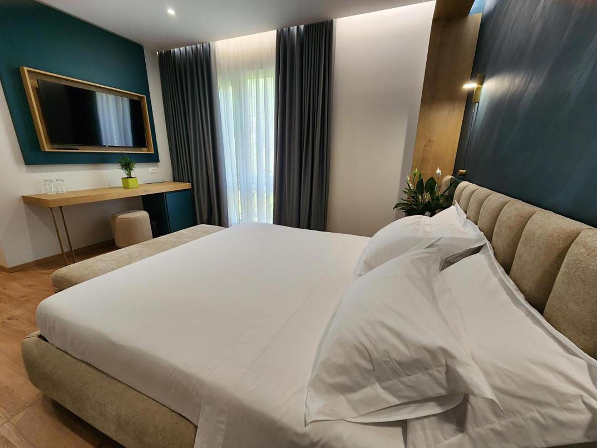 Hotel Gold Vlorë Exteriör bild