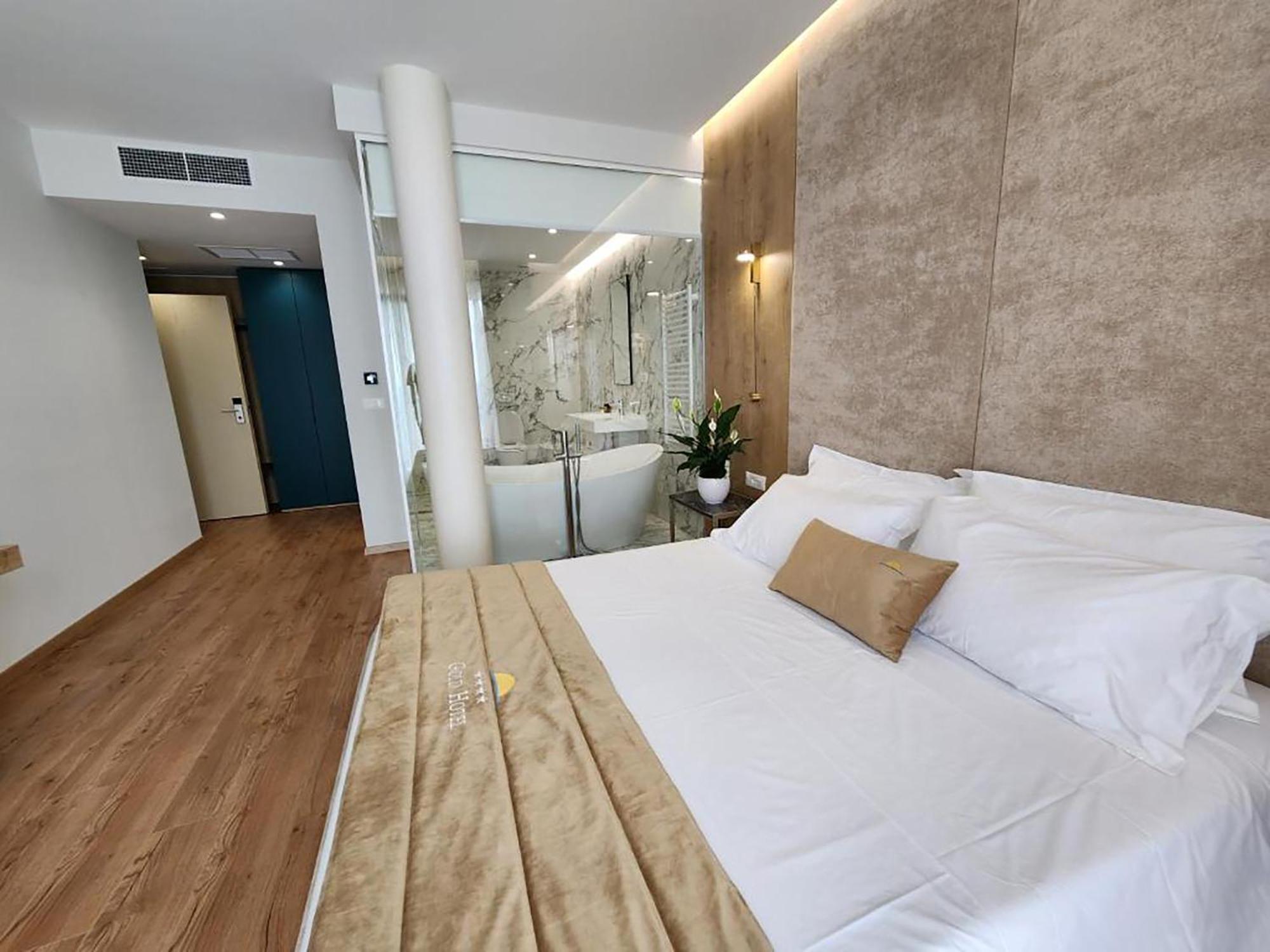 Hotel Gold Vlorë Exteriör bild