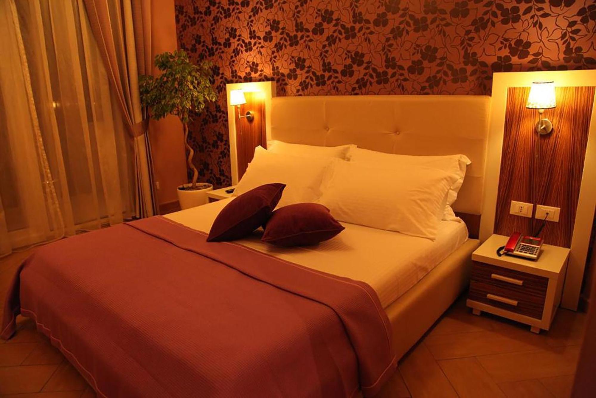 Hotel Gold Vlorë Exteriör bild