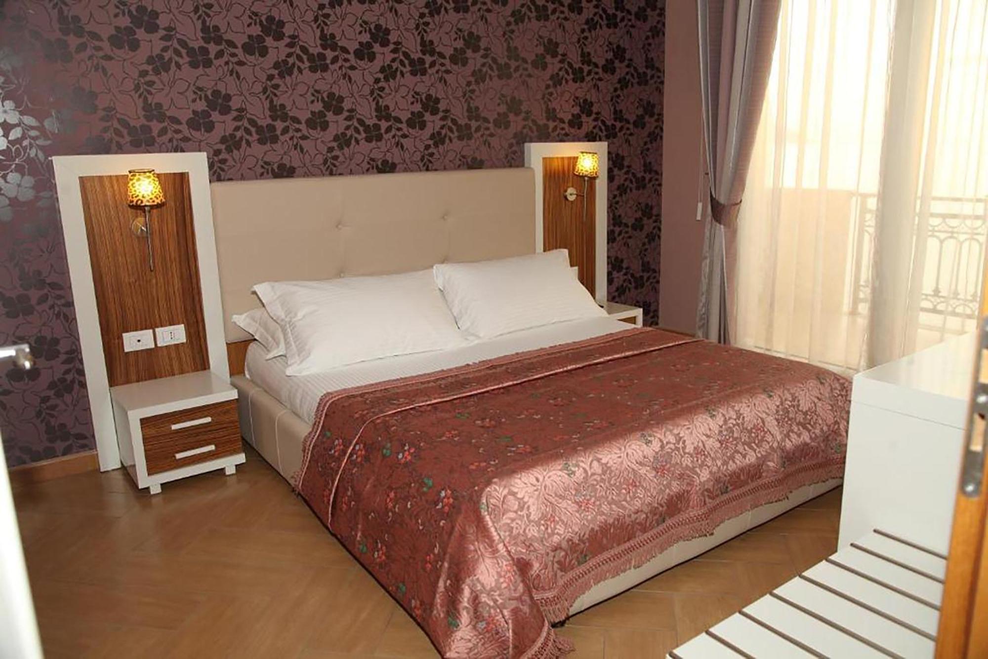 Hotel Gold Vlorë Exteriör bild