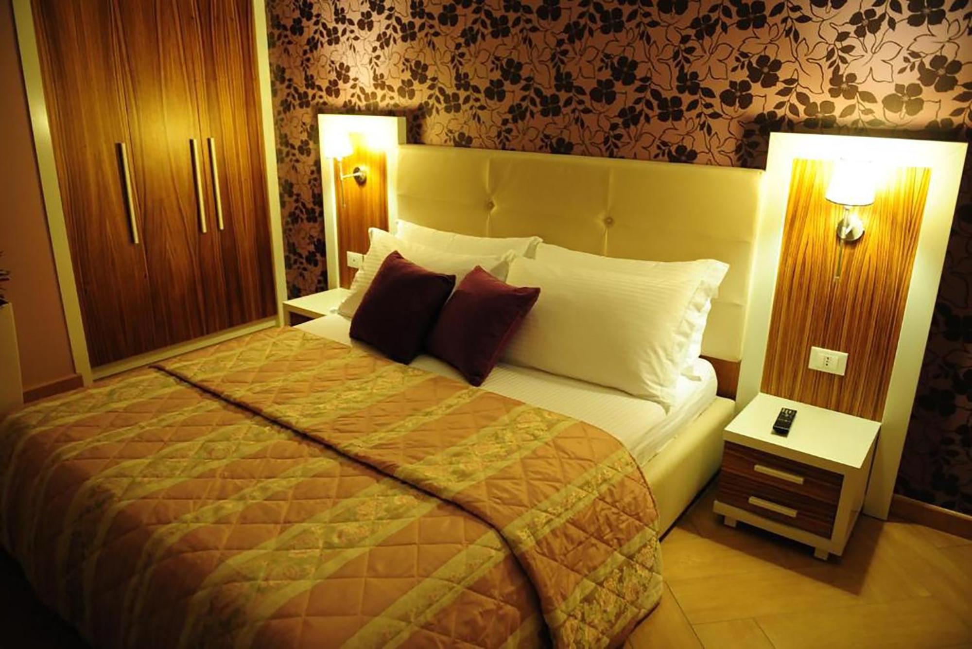 Hotel Gold Vlorë Exteriör bild