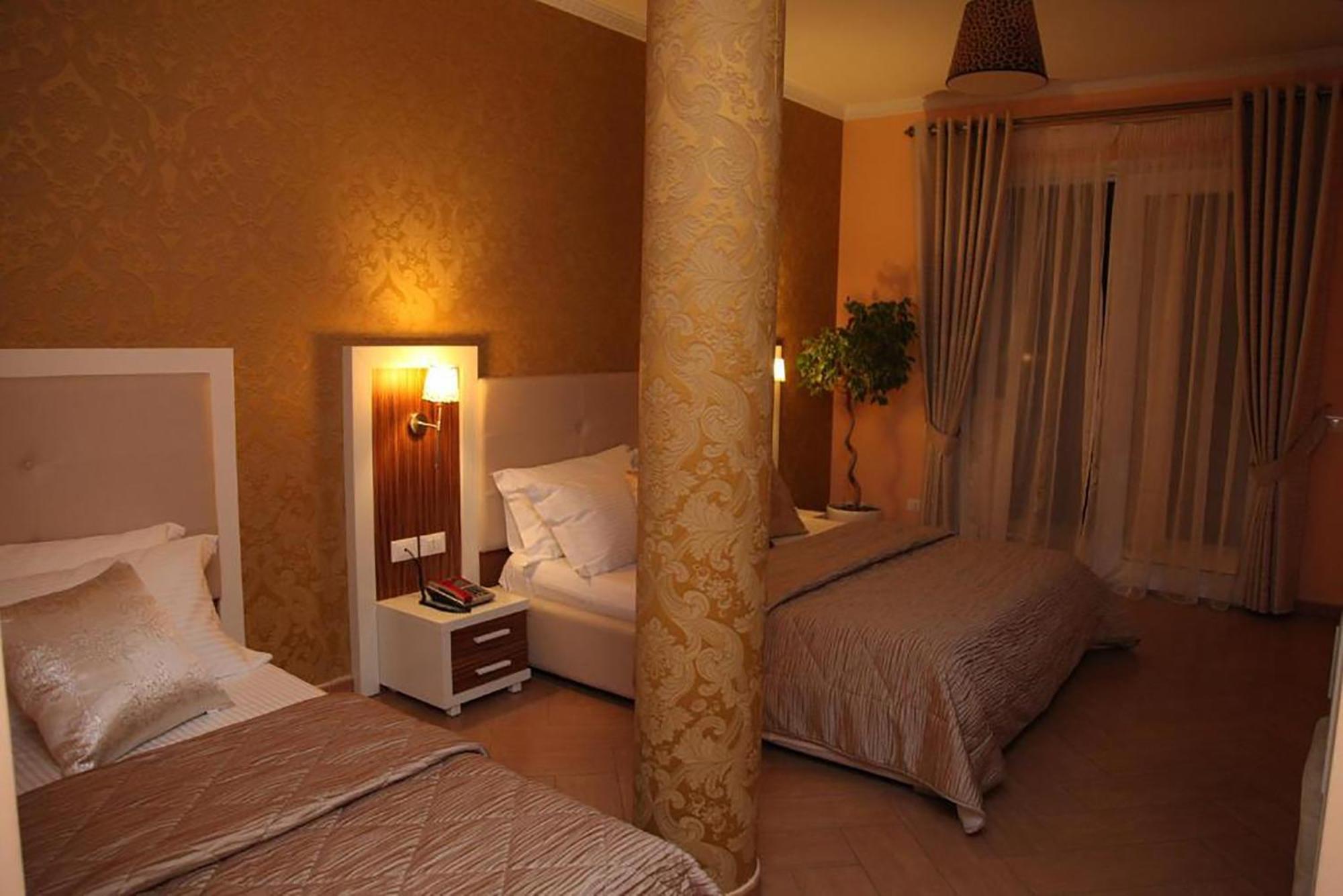 Hotel Gold Vlorë Exteriör bild