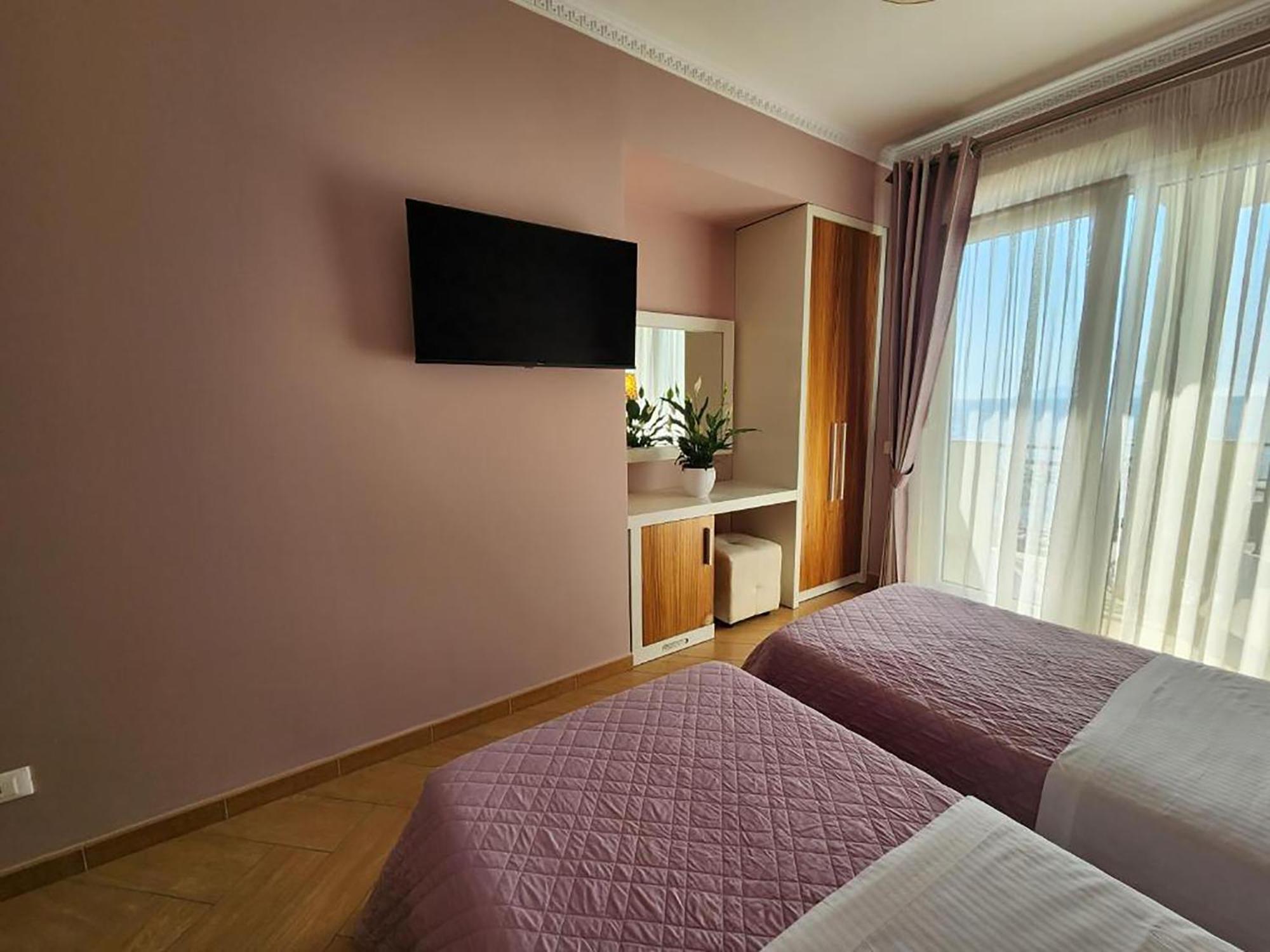 Hotel Gold Vlorë Exteriör bild