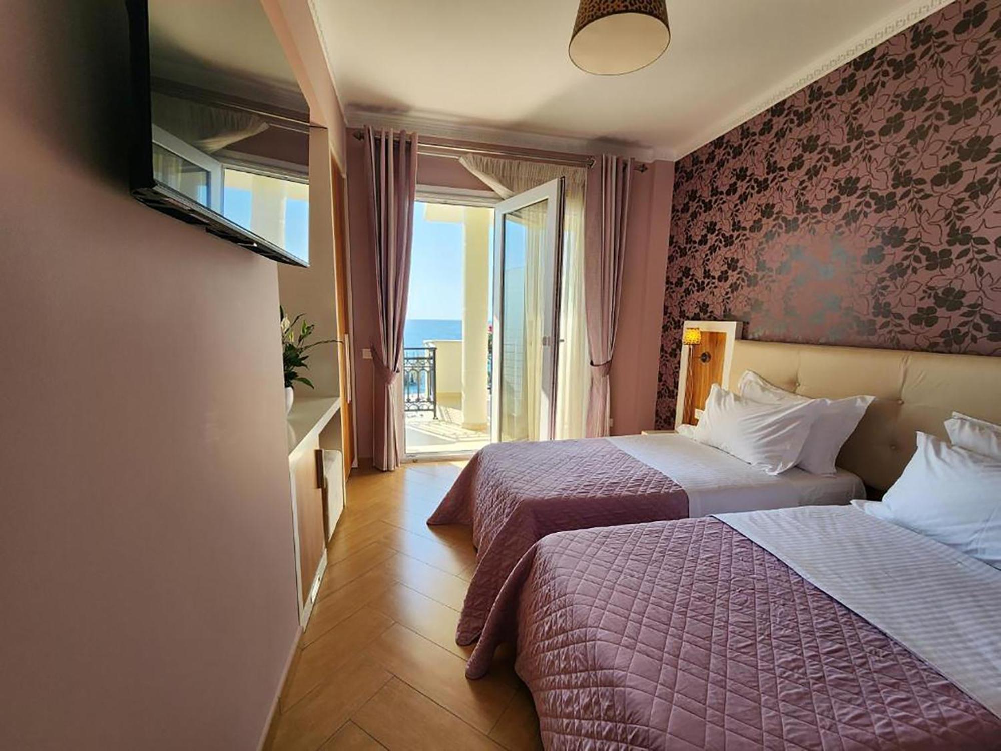 Hotel Gold Vlorë Exteriör bild