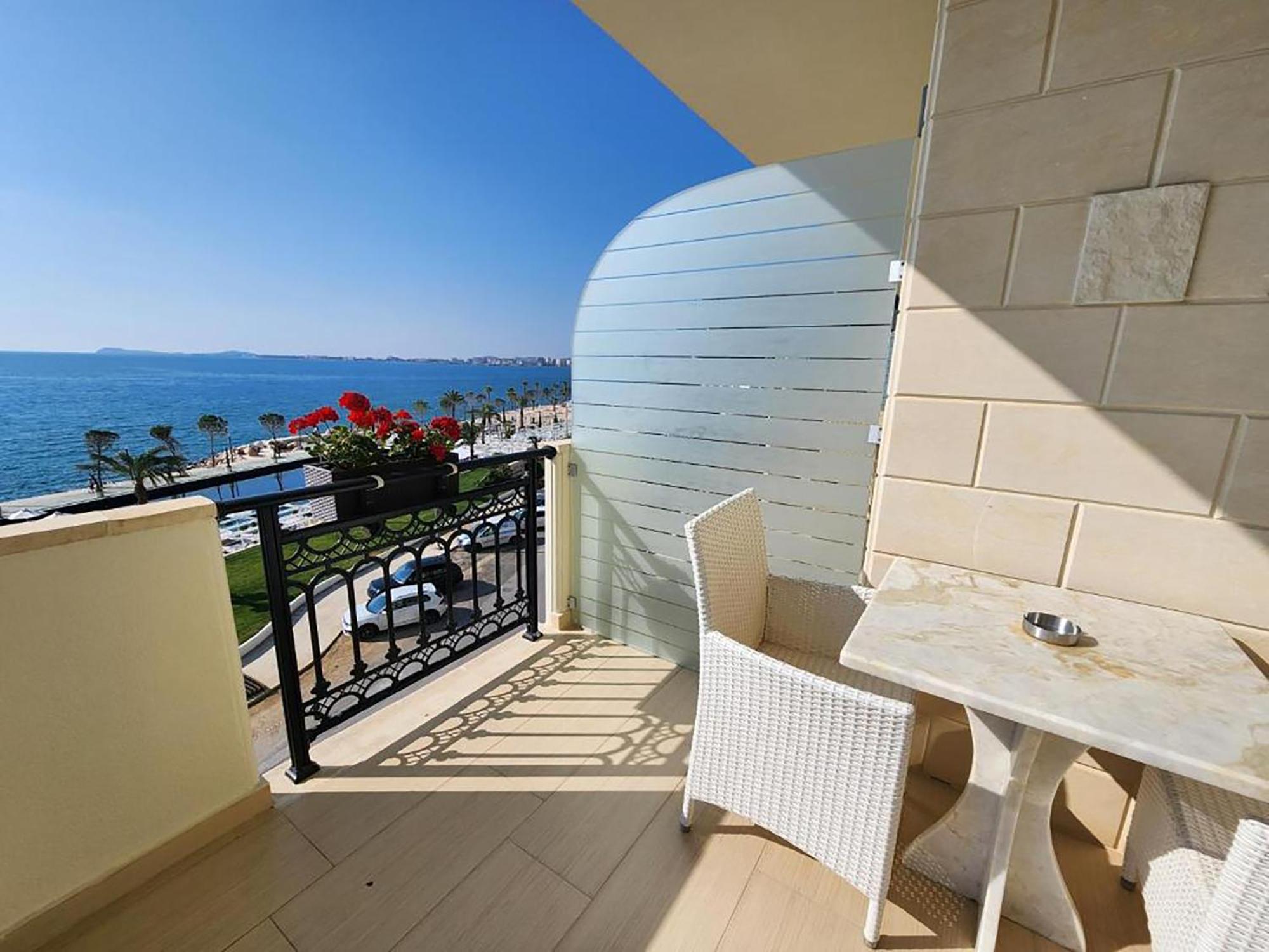 Hotel Gold Vlorë Exteriör bild
