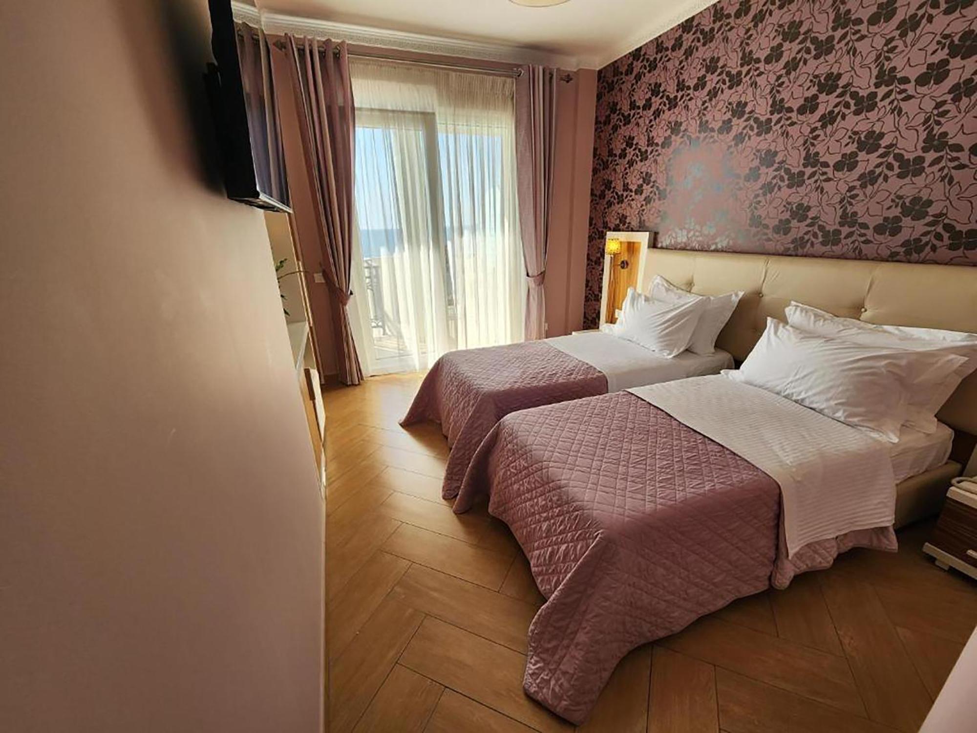 Hotel Gold Vlorë Exteriör bild