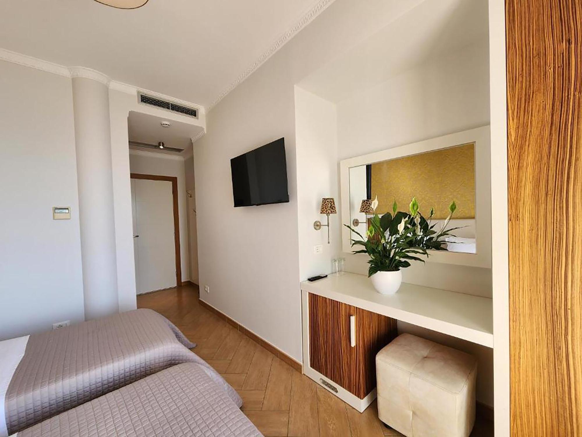 Hotel Gold Vlorë Exteriör bild