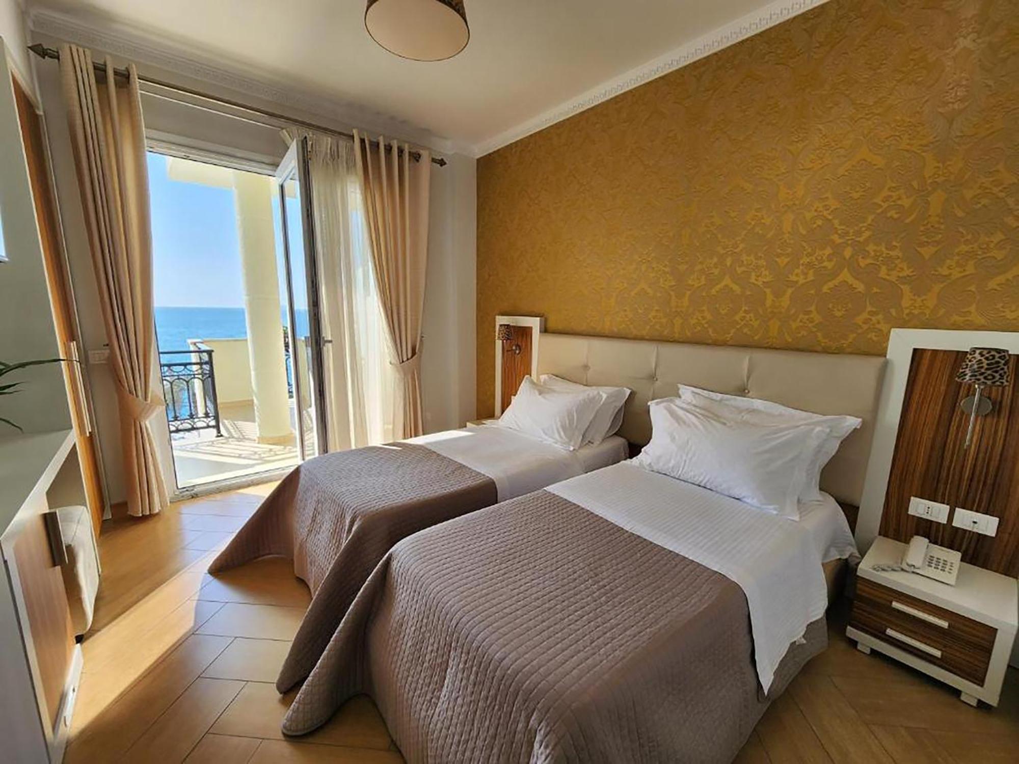 Hotel Gold Vlorë Exteriör bild
