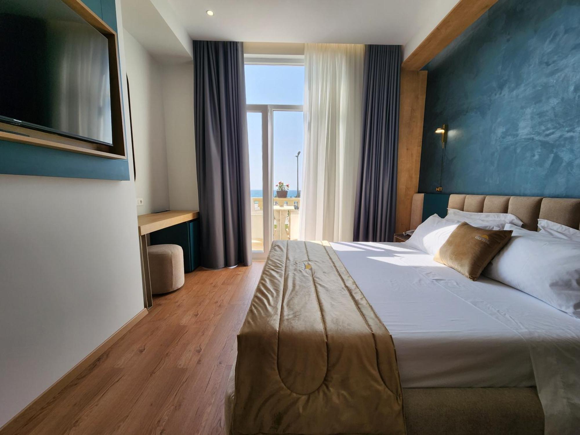 Hotel Gold Vlorë Exteriör bild